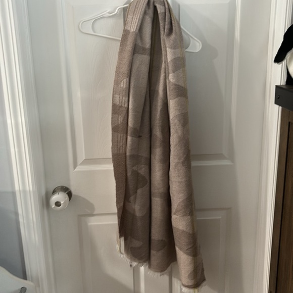 Gap beige with yellow stripe soft wrap - Picture 6 of 10